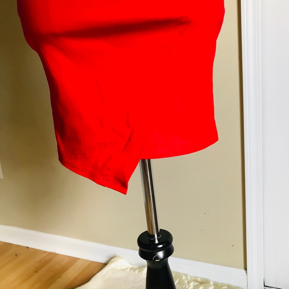 Red dress - Picture 2 of 3